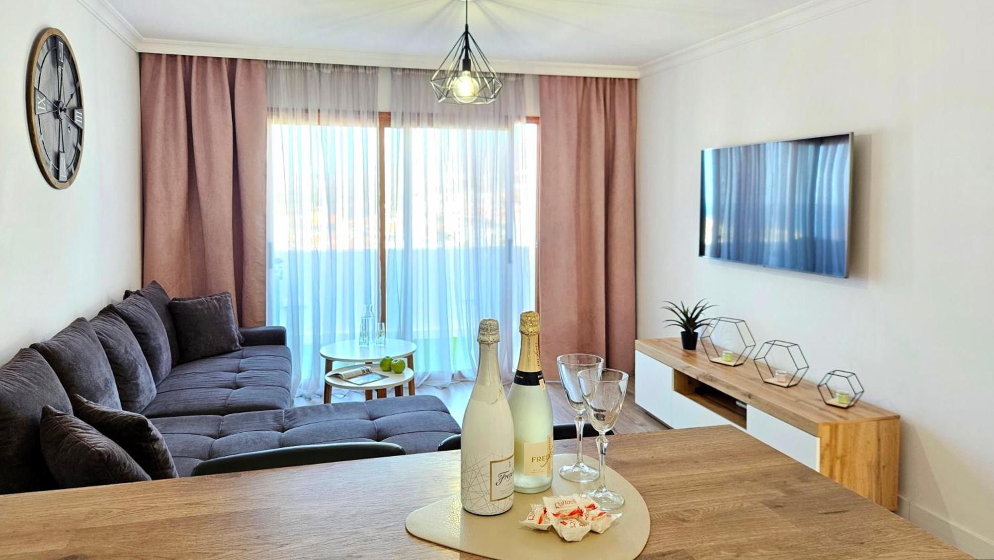 Paulmarie Family Apartment Ocean&Mountain View Адехе Екстериор снимка