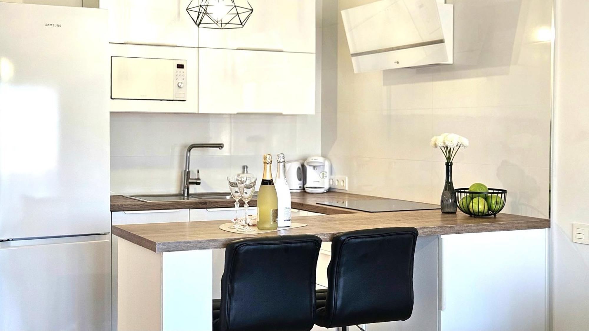 Paulmarie Family Apartment Ocean&Mountain View Адехе Екстериор снимка